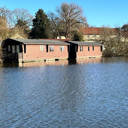 Hickling Broads Lodge Houseboat スタラム エクステリア 写真