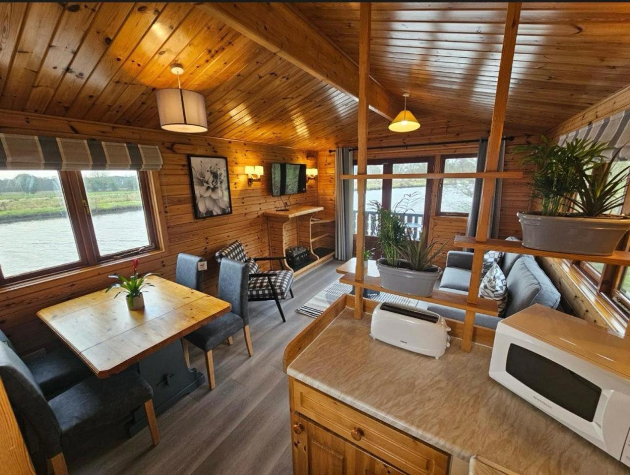 Hickling Broads Lodge Houseboat スタラム エクステリア 写真